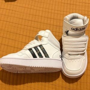 Never worn, no box or tags, 8k adidas Kids High-Top Sneakers with camo